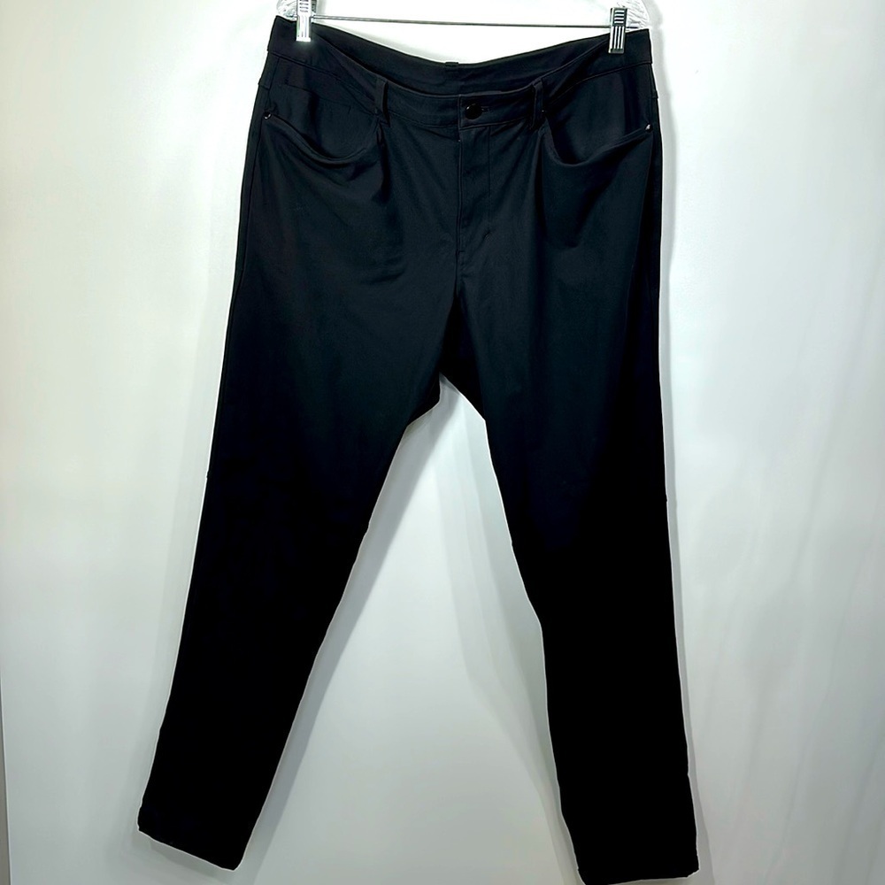 Lululemon Men’s Black pants size 36.